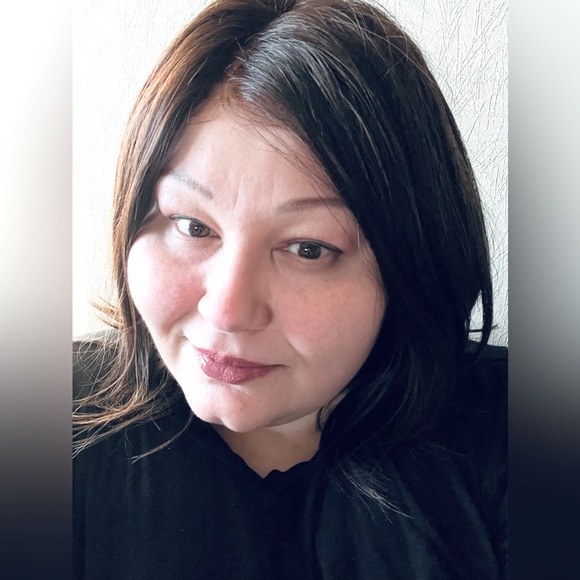 Meet your Posher, Adriane - Picture 1 of 1